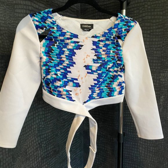 Printed crop top with tie around waist - Picture 1 of 2